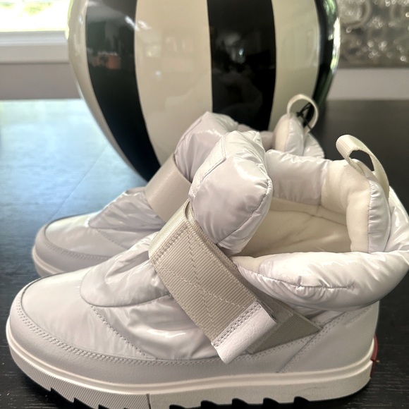 SOREL Boots - Picture 2 of 3